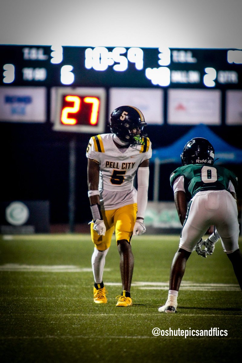 𝑷𝑨𝑵𝑻𝑯𝑬𝑹 𝑭𝑶𝑶𝑻𝑩𝑨𝑳𝑳
𝑺𝑻𝑨𝑳𝑲 𝑻𝑯𝑬 𝑷𝑹𝑬𝒀
Chapter UNO

#StalkThePrey #UNO