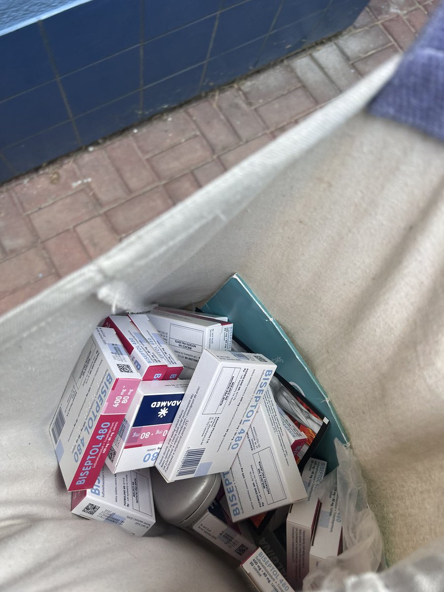 Rzeczywistość w Polsce: leki na 70 dni dla osoby chorej na raka. 450 złotych. Same antybiotyki. Do tego dochodzą przejazdy medyczne, rehabilitacja, pozostałe lekarstwa.

Dlatego bardzo mi szkoda tej całej nagonki na lekarzy, którzy koszą 200 tysięcy miesięcznie.