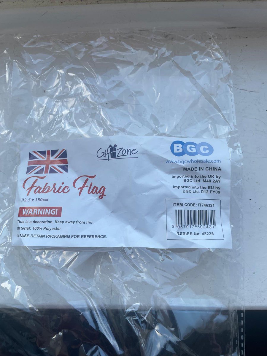 lowles_nick's tweet image. So patriotic ….that they buy their flags from China!!

Discarded packaging left on a roadside in Burnley