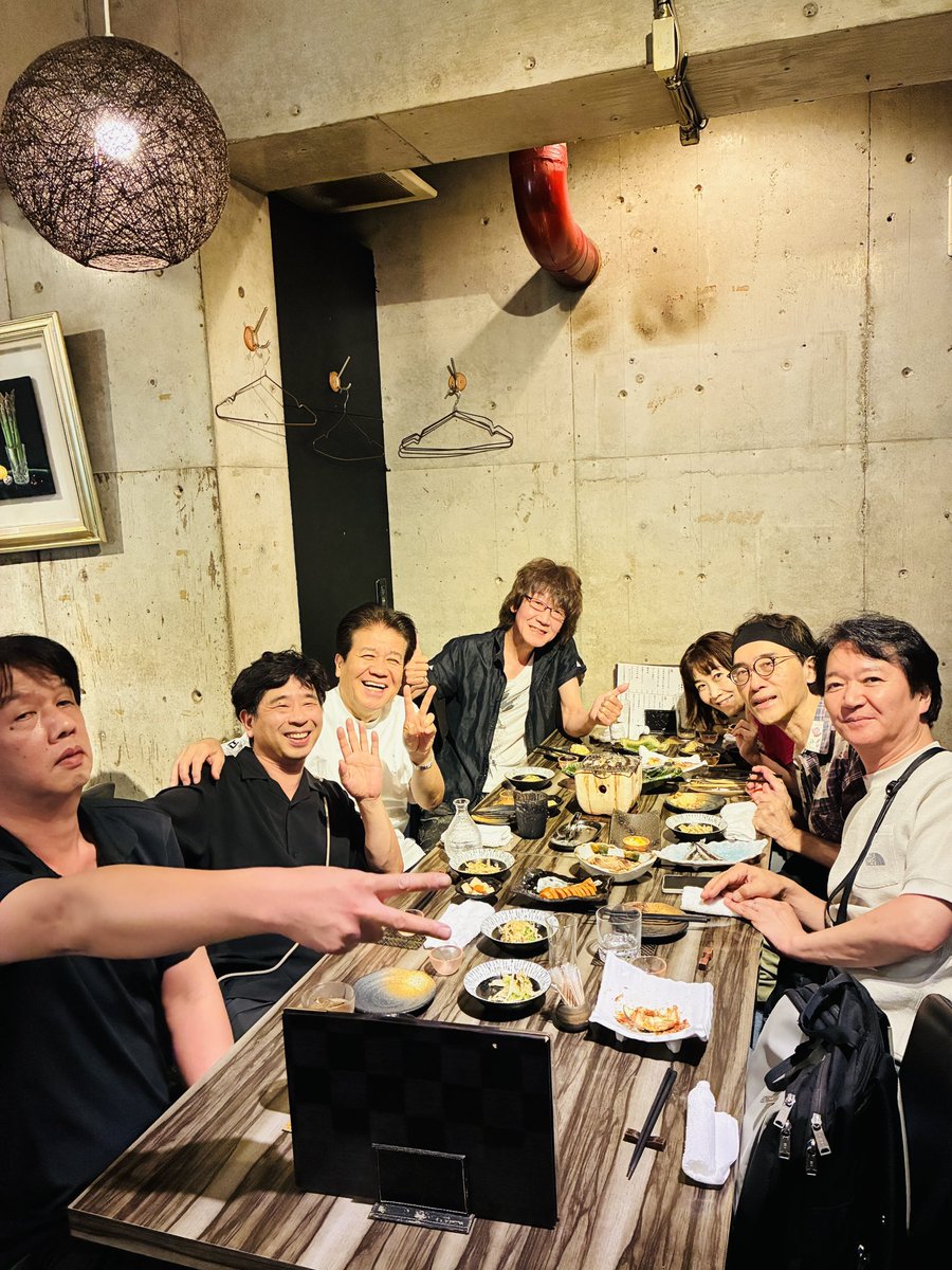 DaiSakakibara's tweet photo. もはや作曲家として大先生の荻野清子からバンマスを託されたミュージカル「コレット」。
大阪にて千穐楽。
素敵なメンバーとキャストのおかげで充実した2ヶ月でした。関係各位に感謝です。写真は同い年で気さくな今井朋彦さん。
今日は雨谷麻世さんリハ。9/7は今年で17回目の遊宴です。気張らねば。 https://t.co/Dfn0kVJV7B