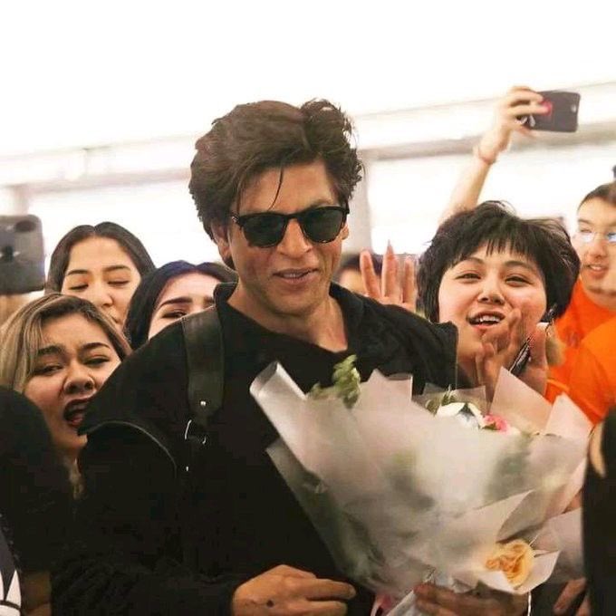 SRK fan…Despite being his fan, how is it possible to have a second favorite? No reason..I will only like him as a movie star till I die. If I like anyone else also,then where is loyalty?

SRK - THE BENCHMARK 💥🧡