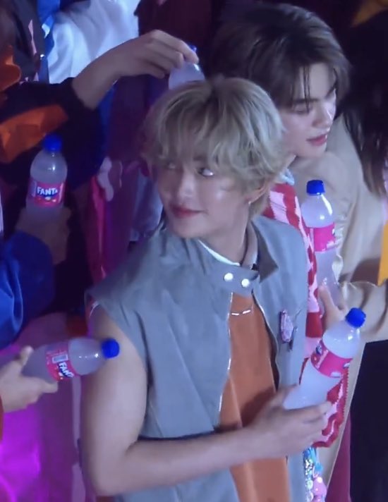 ทำตาอ้อนๆแป๋วๆแบบนี้ใครจะไม่ชอบบ้างก่อน🥺🥺🥺🥺🥺🥺🥺🥺🥺🥺🥺🥺🥺🥺

#HEARTchuthiwat 
#FantaxBUS 
#แฟนต้าลิ้นจี่xBUS