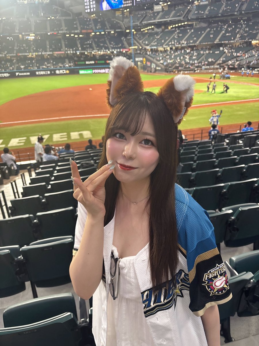 miho_bouquet's tweet image. エスコンでキツネになった🦊♡

 #ファイターズ  #fighters  #エスコン