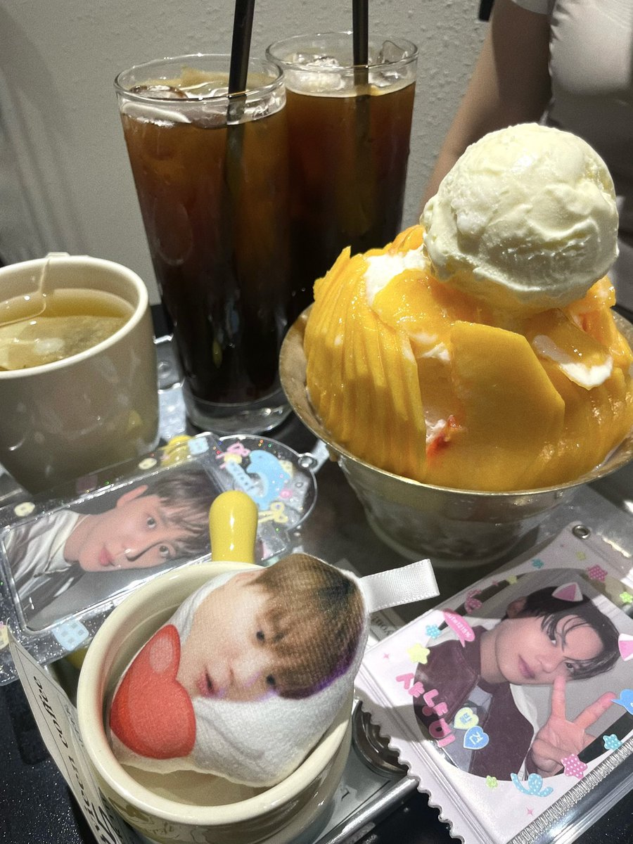 #내가_머_한그릇_다먹냐

📍신사우물갈비
📍 라비엔

트친들이 우리 지역 찾아와서 푸파햇다…💕