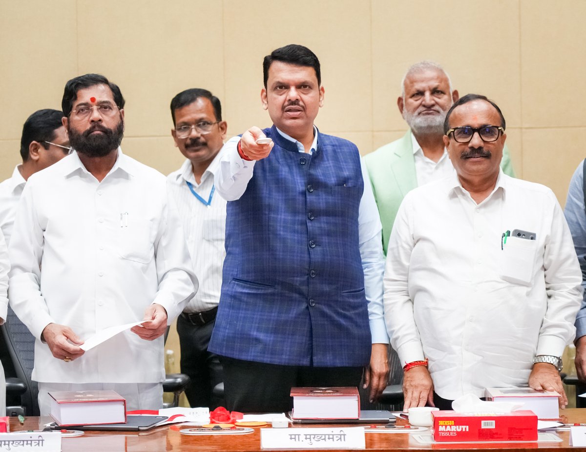 CMOMaharashtra's tweet image. मुख्यमंत्री देवेंद्र फडणवीस यांनी आज मंत्रालय, मुंबई येथे आमदार स्थानिक विकास कार्यक्रम व डोंगरी विभाग विकास कार्यक्रमासंदर्भात नियोजन विभागाच्या &apos;e-SAMA₹TH&apos; या संगणकीय प्रणालीचे उदघाटन केले. 

@Dev_Fadnavis
#Maharashtra #DevendraFadnavis #Mumbai