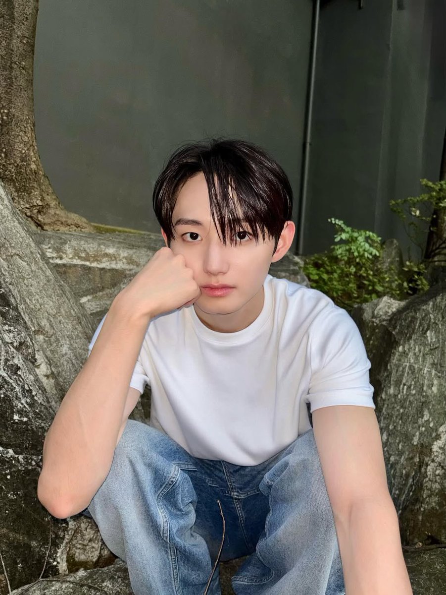 bini7O1_'s tweet photo. 250826 빈이 인스타 게시물
👕👖

#ATBO #원빈 https://t.co/p8eeWK1Vwa