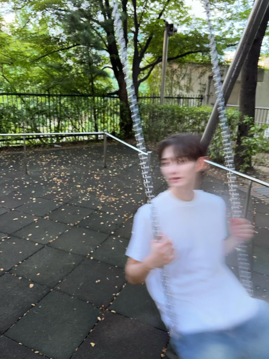 250826 빈이 인스타 게시물
👕👖

#ATBO #원빈