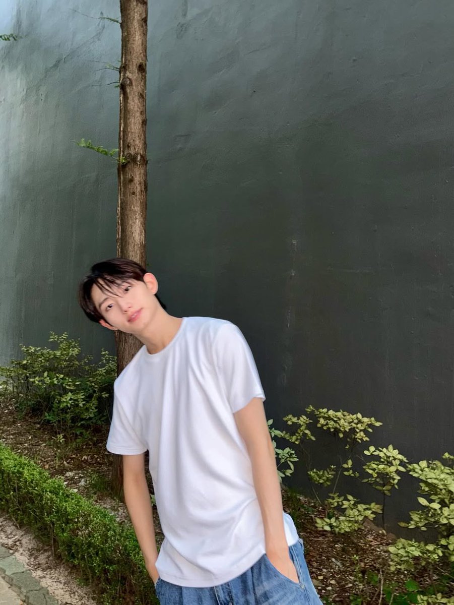 bini7O1_'s tweet photo. 250826 빈이 인스타 게시물
👕👖

#ATBO #원빈 https://t.co/p8eeWK1Vwa