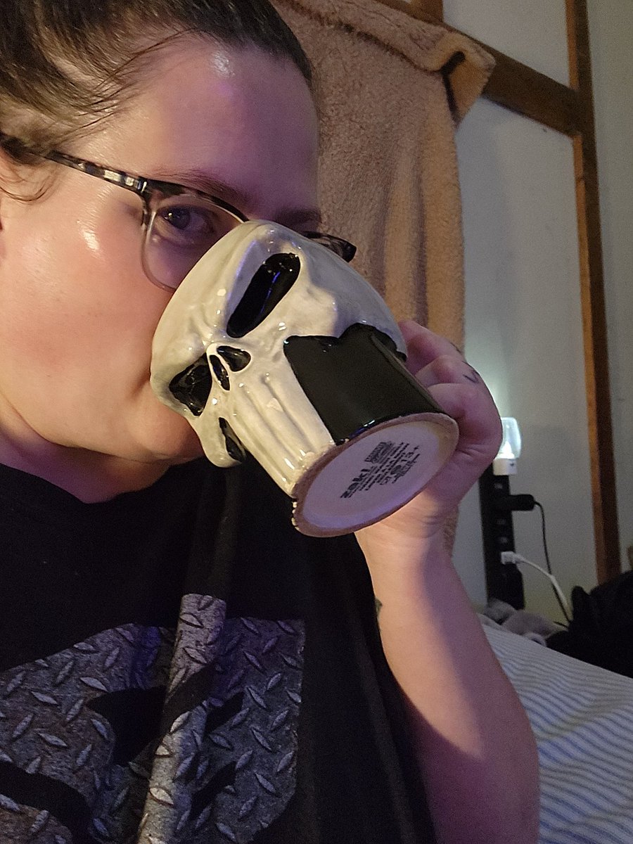 Jenn Montgomery (@thiscrazychaot1) on Twitter photo 