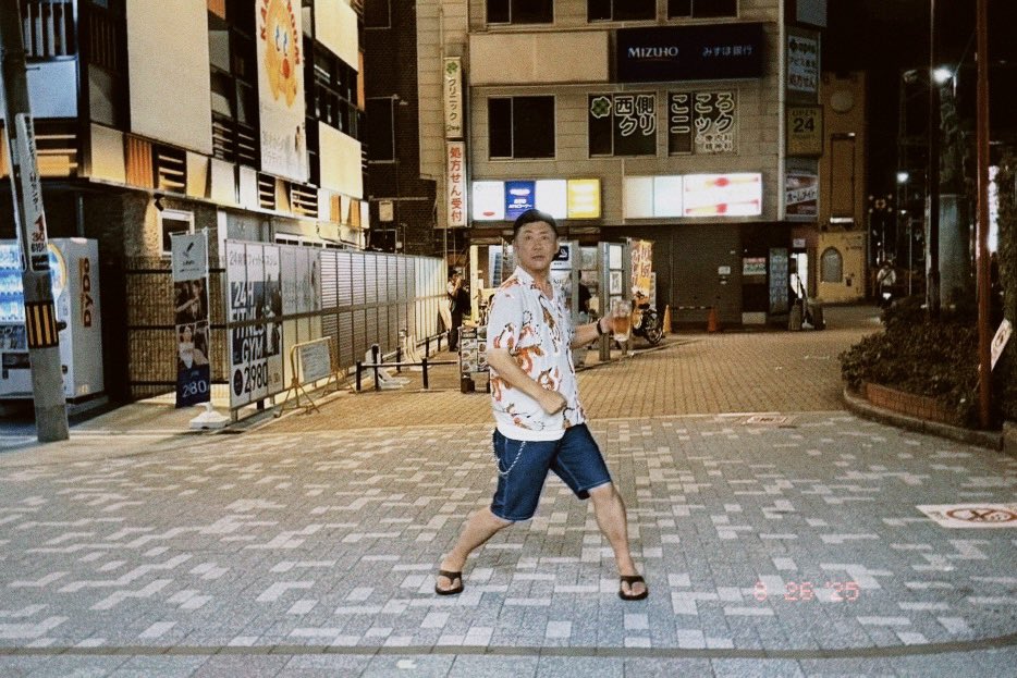碩 真也【あおみどり/ SOUTH BLOW】 (@sekishin_tweet) on Twitter photo ジャガーくん <a href="/jagger_skippers/">ジャガー THE SKIPPERS</a> のお店の9周年。
20代の半分くらいを過ごした豊中市(庄内)で。
今行けたことが大事だった。
ありがとうジャガーくん!
おめでとうジャガーくん!
だーさん、兄貴!<a href="/da_punks3/">だーさん(WorkerBee)☀</a>
お見送りまでありがとうございました🙇
大好きな人のいる街、大好きな人のいるお店、 ジャガーくん <a href="/jagger_skippers/">ジャガー THE SKIPPERS</a> のお店の9周年。
20代の半分くらいを過ごした豊中市(庄内)で。
今行けたことが大事だった。
ありがとうジャガーくん!
おめでとうジャガーくん!
だーさん、兄貴!<a href="/da_punks3/">だーさん(WorkerBee)☀</a>
お見送りまでありがとうございました🙇
大好きな人のいる街、大好きな人のいるお店、