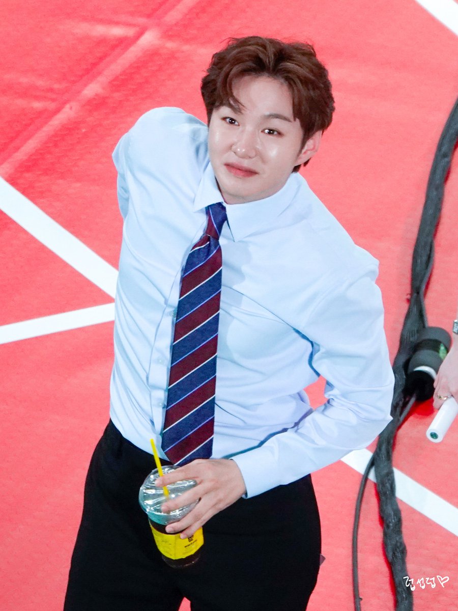 ONLY_LeeCS's tweet photo. 250825 아육대 #이창섭

💚너 무 귀 여 워❤️ https://t.co/Zgxz7LVc1H