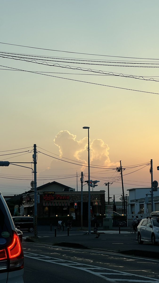 というわけで今日26日は「フロ(風呂)」の日🛀
しばらくぶりにスパメッツァおおたかにきた〜
来る途中、雲が犬？っぽい形してたよ⛅️