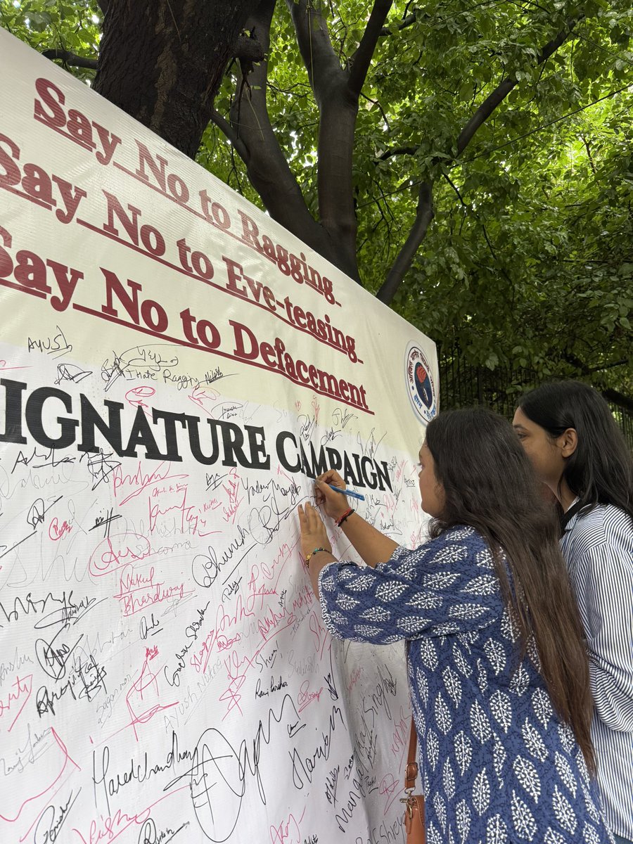 Aprajitadu's tweet image. Thousands of voices. One pledge.

ABVP’s signature campaign against Ragging, Eve-Teasing &amp;amp; Defacement across all Delhi University colleges.

#ABVP #ABVPforStudents 
@abvpvoice @ABVPDelhi