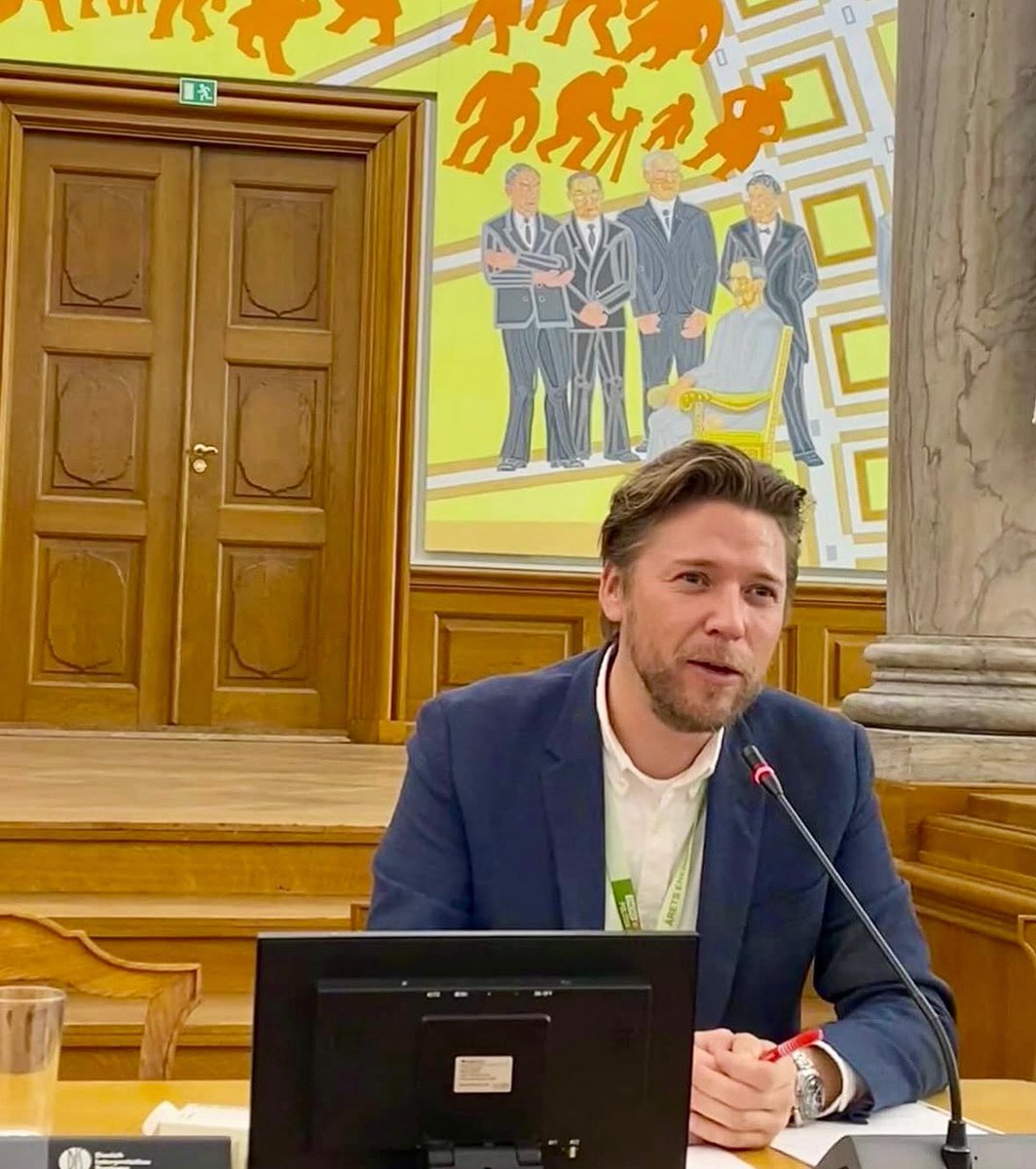 Netop genvalgt som næstformand i Socialdemokratiets folketingsgruppe. Tak for opbakningen og tilliden 🌹

#dkpol #socialdemokratiet #sommergruppemøde