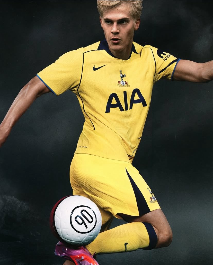 🏴󠁧󠁢󠁥󠁮󠁧󠁿 Tottenham jump on the Nike Total 90 train with their 25/26 third kit.

🟡 The shirt comes in yellow, one of their most iconic away looks, including the one they wore in the 1982 FA Cup title. 

It also features a retro badge last seen in the 05/06 season.

How do you rate it?