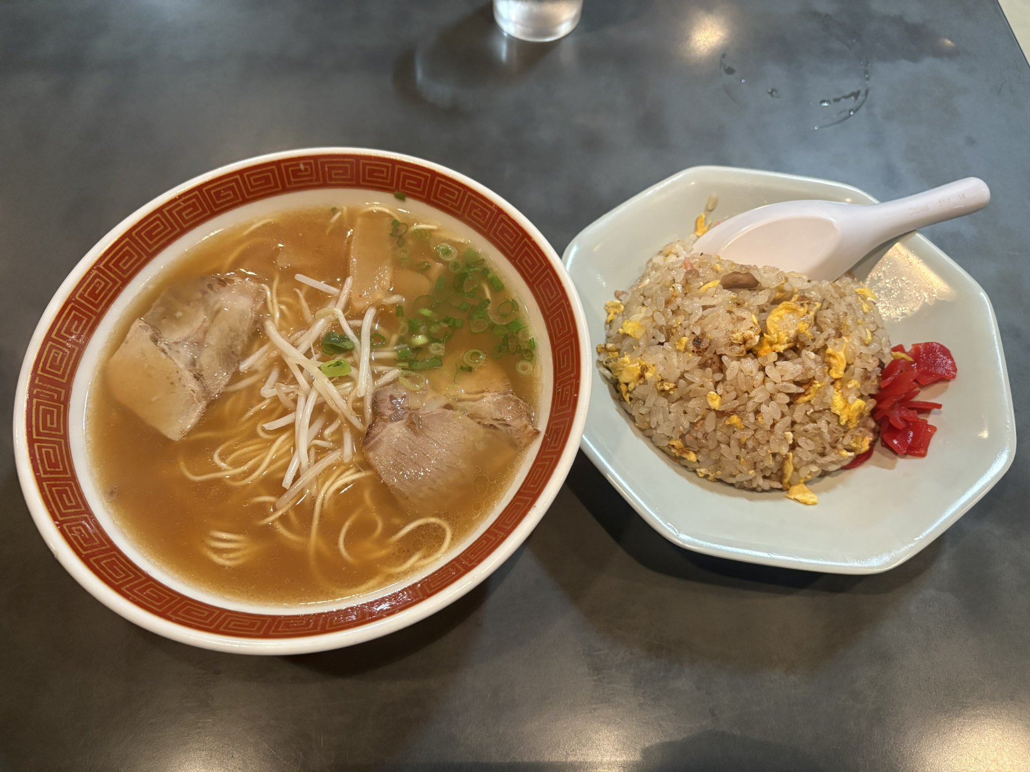 ラーメン半チャーハン様クラウン30% 皆はどっち派⁉ ガッツリ旨い「にんにくチャーハン」or 王道