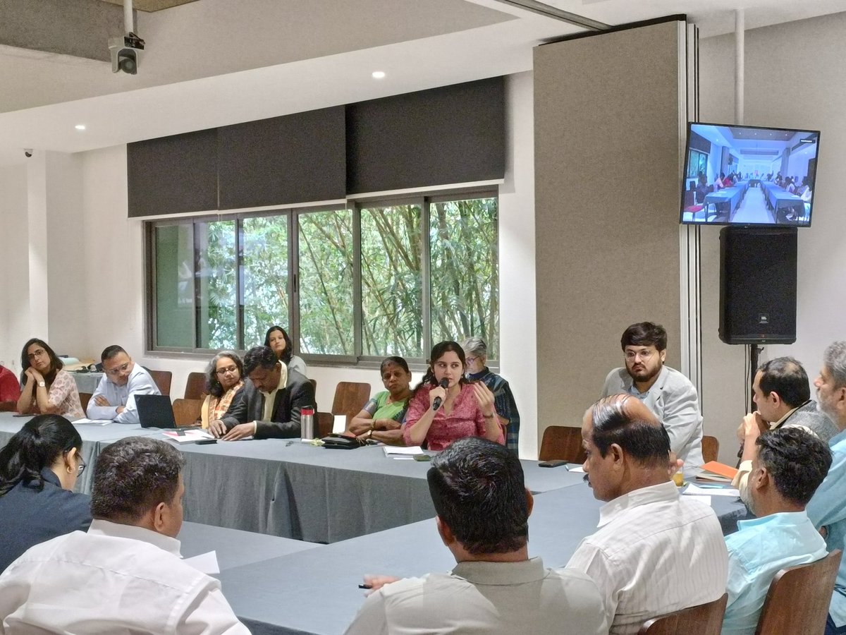 SaamuhikaShakti's tweet image. Today’s Collective Table, “The Last Tier: A Place-based Just Transition for ESG Progress Villages”, held at the @bicblr and organised by Partners in Change, Dialectics, Praxis, Gethu, the Dindigul District Garment Manufacturers Association and partners, explored how waste…