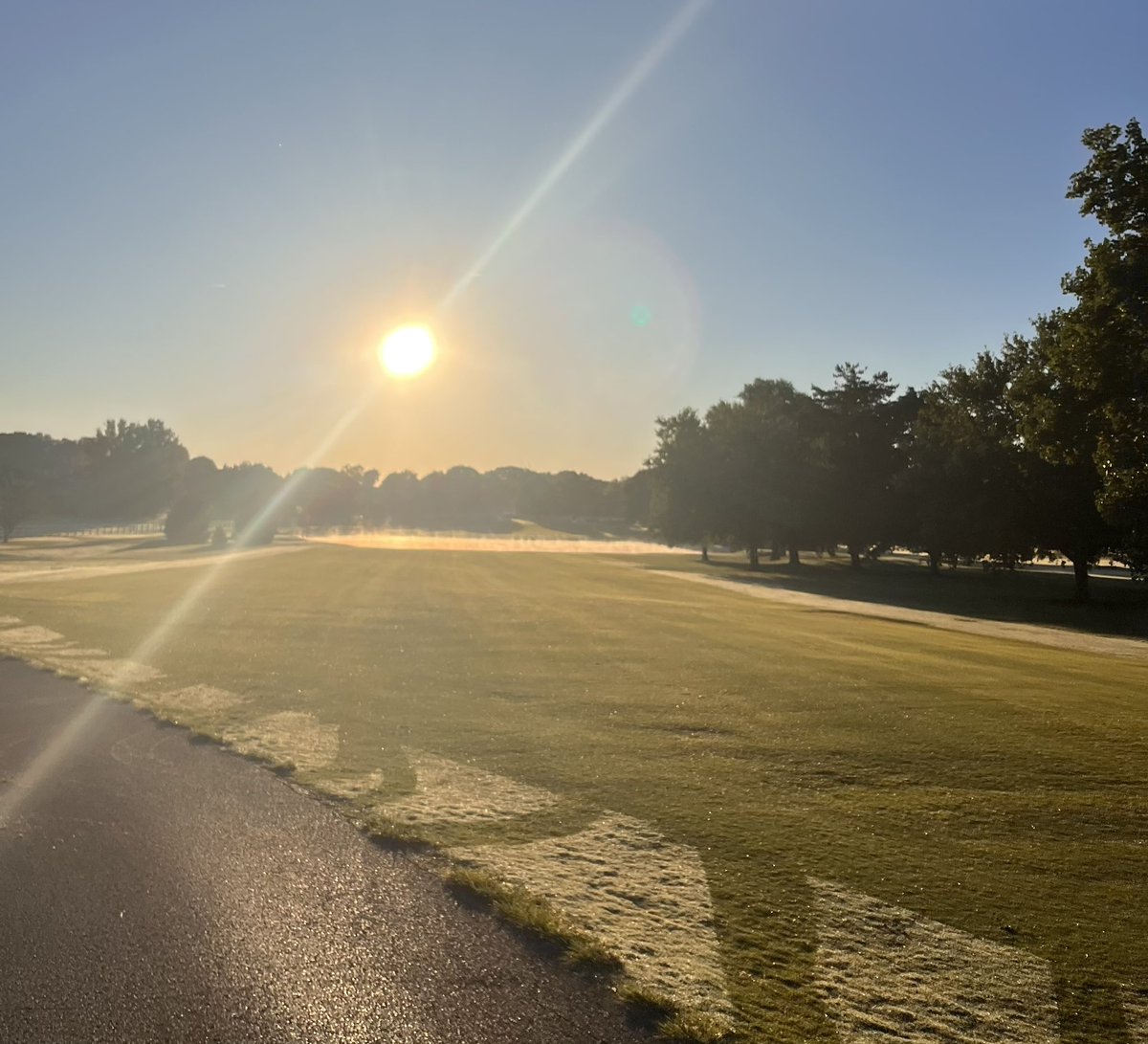 GolfBGKY's tweet image. Just your regular Tuesday morning sunrise at CrossWinds.  See you on one of BGPR courses soon!