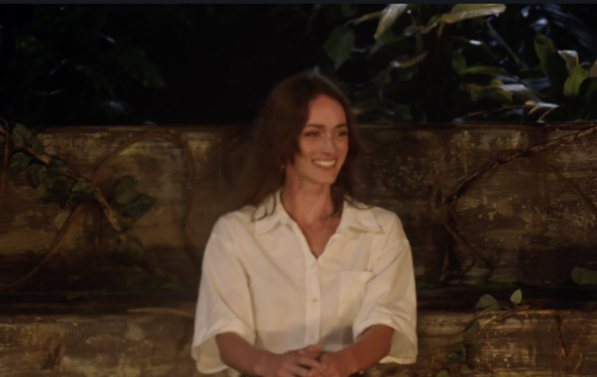 stopp sarah looks so good #survivorau