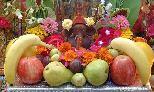 புழுதிவாக்கம் ஸ்டேஷன் பக்கத்துல ரோட்டோரமா இருக்குற பெரிய காய்கறி கடையில பேரிக்காய் எவ்வளவுன்னு கேட்டேன்.

"கால் கிலோ அறுபது ரூபாய்.. கிலோ 240"

"இது Imported மாதிரி தெரியல... ஏன் இவ்ளோ ரேட்?"

"Imported பேரிக்காய் 400 ரூபாய்"

"என்ன அண்ணாச்சி..  எக்குதப்பா சொல்றீங்க.."

"அது