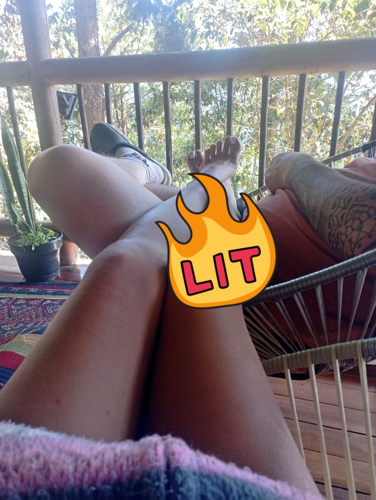 Si me llegan a ver entre los brazos de un hombre tatuado y barbado, déjenme ahí, que estoy pagando penitencia con gemidos.!! 😊🤤🐻‍❄️