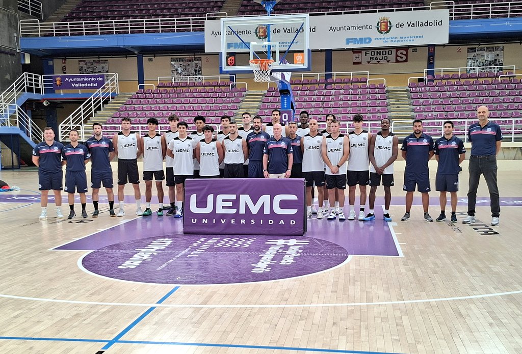 MARCA VALLADOLID (@marcavalladolid) on Twitter photo 🏀 Turno de BASKET <a href="/Adrian_Gomez99/">Adrián Gómez</a>
🟣 Media Day del <a href="/CBC_Valladolid/">UEMC CBC Valladolid</a>
🗣 <a href="/barrio1985/">David Barrio</a>, <a href="/Hansen4Three/">Mike Hansen</a> y <a href="/pacogonzalezdat/">Francisco Javier González Rodriguez</a>
📻 104.0 FM
📱APP para iOS y Android
💻 radiomarcavalladolid.com 🏀 Turno de BASKET <a href="/Adrian_Gomez99/">Adrián Gómez</a>
🟣 Media Day del <a href="/CBC_Valladolid/">UEMC CBC Valladolid</a>
🗣 <a href="/barrio1985/">David Barrio</a>, <a href="/Hansen4Three/">Mike Hansen</a> y <a href="/pacogonzalezdat/">Francisco Javier González Rodriguez</a>
📻 104.0 FM
📱APP para iOS y Android
💻 radiomarcavalladolid.com
