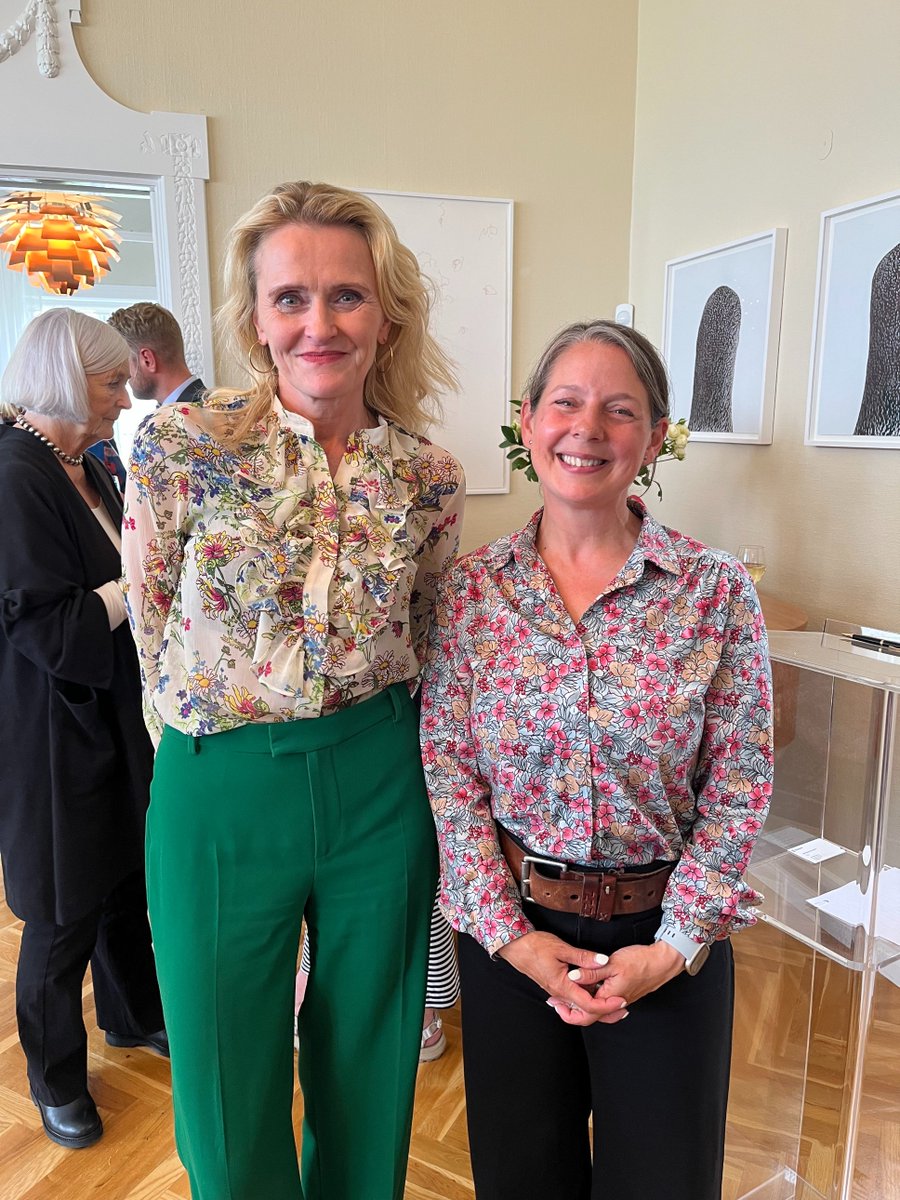CanadaIceland's tweet photo. 🇮🇸🇨🇦 Reykjavík Mayor Heiða Björg Hilmisdóttir hosted Gimli Mayor Kevin E. Chudd to mark 150 years of #Icelandic migration to #Canada.
A celebration of enduring ties and shared heritage between 🇮🇸 &amp; 🇨🇦.
#NewIceland150 #Reykjavík #Gimli #IcelandCanada https://t.co/CNnxmJD0Fy