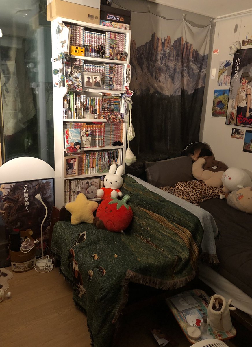 방에 작은 소파를 뒀어요 🏡