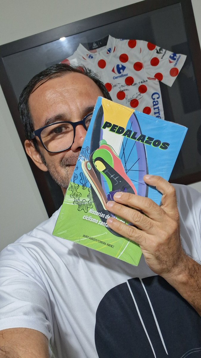 Buenos días, estrellitas ✨ literarias ✨  empiezo el día más feliz que dos felices. Me llegó el libro de la imprenta y está precioso. Este sábado es el lanzamiento en <a href="/Ulibro/">Ulibro</a> 
Cafecito para empezar el martes y con la energía recargada.