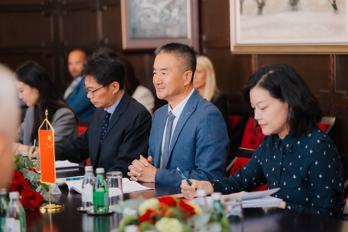 PSRRMSLS's tweet image. Гојковић и Гуанђун о сарадњи АП Војводине и кинеске провинције Гуангдонг
Састанку су присуствовали и покрајински секератари Александар Софић, Бранко Маркоски,  Александра Ћирић Бошковић, Дане Баста и покрајински секретар Ненад Иванишевић.
skr.rs/zSat