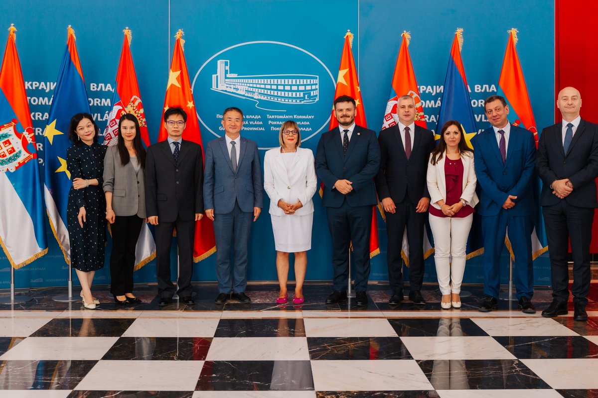 PSRRMSLS's tweet image. Гојковић и Гуанђун о сарадњи АП Војводине и кинеске провинције Гуангдонг
Састанку су присуствовали и покрајински секератари Александар Софић, Бранко Маркоски,  Александра Ћирић Бошковић, Дане Баста и покрајински секретар Ненад Иванишевић.
skr.rs/zSat