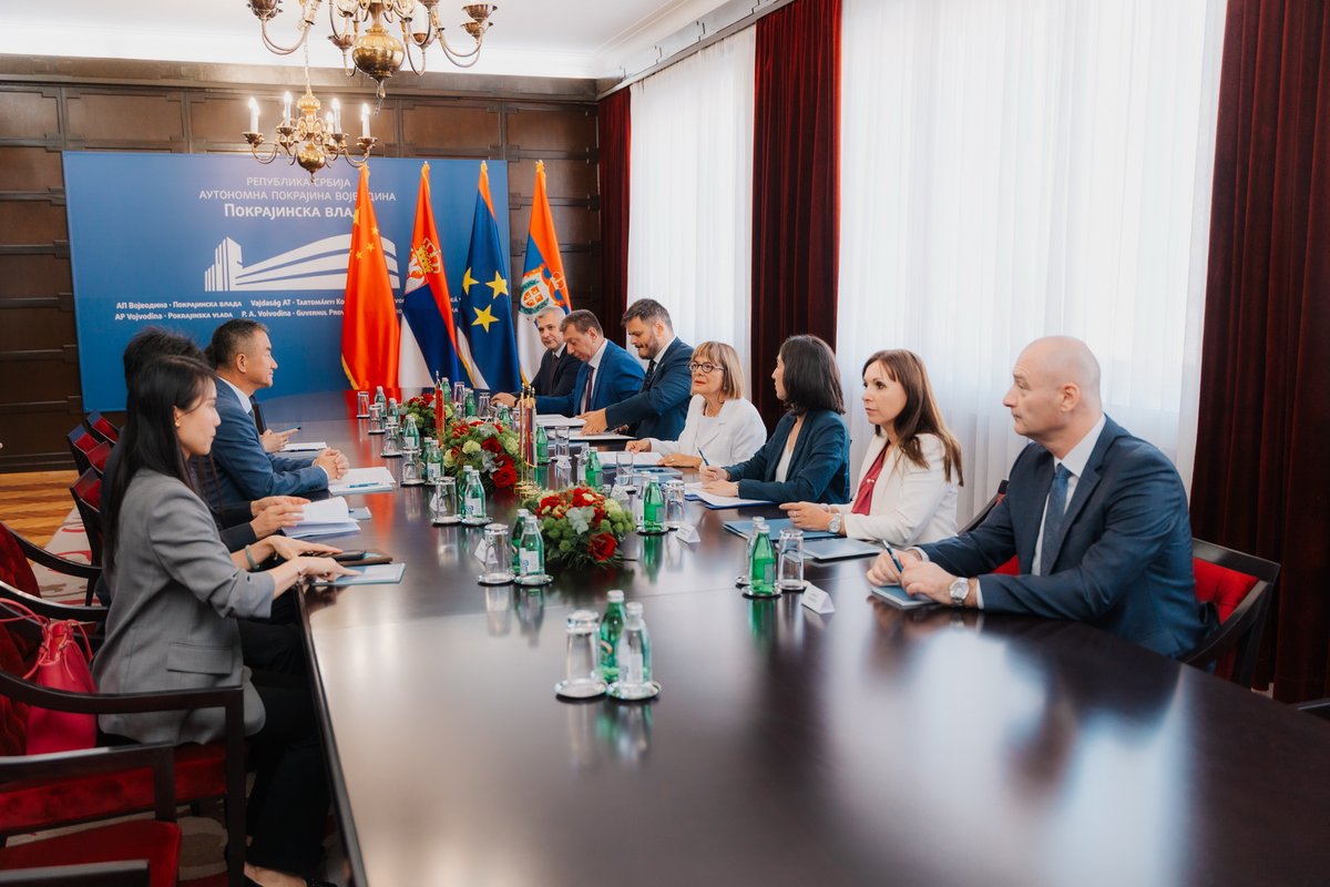 PSRRMSLS's tweet image. Гојковић и Гуанђун о сарадњи АП Војводине и кинеске провинције Гуангдонг
Састанку су присуствовали и покрајински секератари Александар Софић, Бранко Маркоски,  Александра Ћирић Бошковић, Дане Баста и покрајински секретар Ненад Иванишевић.
skr.rs/zSat