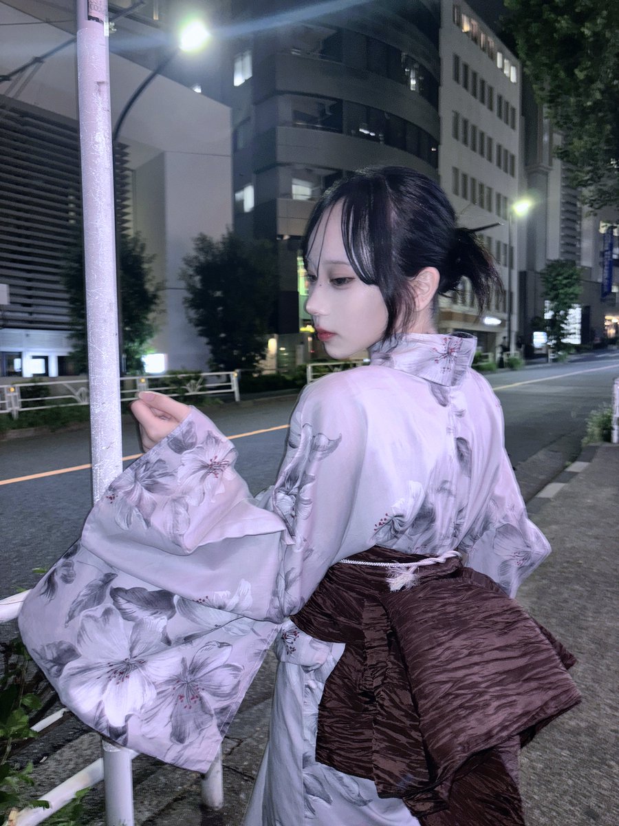 夏風にほどける想い、横顔に隠したまま