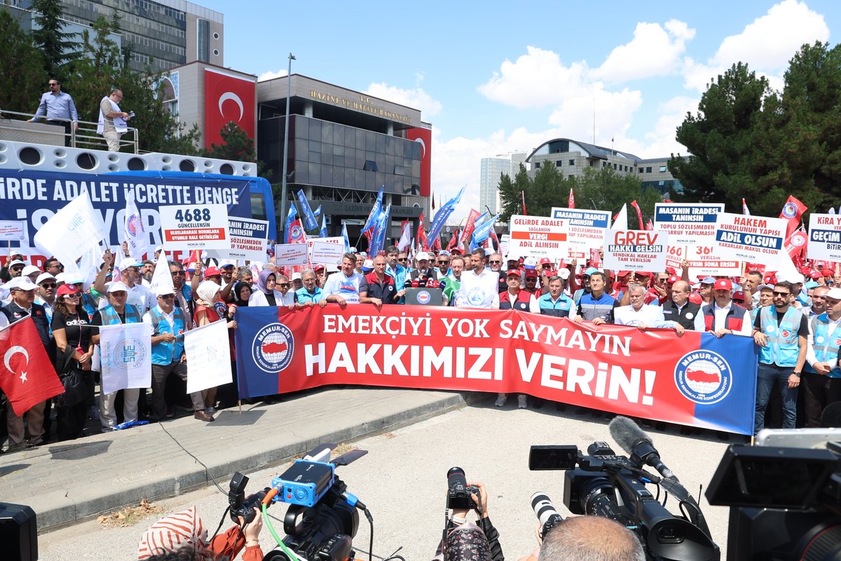 📍Hazine ve Maliye Bakanlığı

“Emekçiyi yok saymayın, hakkımızı verin”

Hazine ve Maliye Bakanlığı önünde sesimizi yükselttik.
Emeğin alın teri yok sayılamaz,
adalet istiyoruz! 

Bizim derdimiz emek, bizim derdimiz gelecek, bizim derdimiz alın terimizin karşılığıdır.