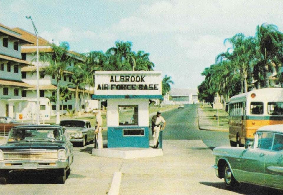 Entrada a la antigua base militar de Albrook, década de 1960.