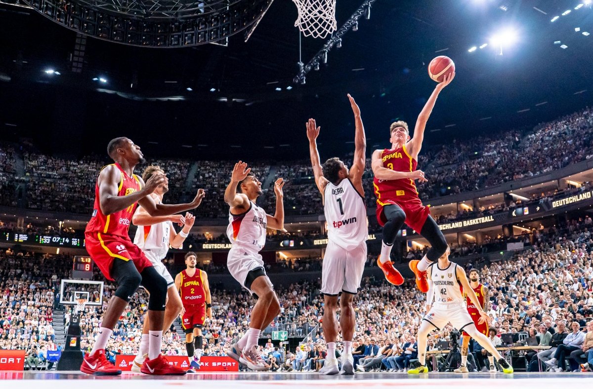 Racó Taronja (@racotaronja) on Twitter photo 🔎 DATO VA:
🏀 <a href="/valenciabasket/">Valencia Basket Club</a> tiene 6 jugadores en el #EuroBasket: Puerto, Larry, Xabi, Pradilla, Sima (🇪🇸) y Darius (🇮🇹).
🍊 Equipo ACB con más jugadores.
📊 En Euroliga sólo Panathinaikos (8) y Bayern (7) tienen más representación. Efes, Hapoel y Dubai, también con 6. 🔎 DATO VA:
🏀 <a href="/valenciabasket/">Valencia Basket Club</a> tiene 6 jugadores en el #EuroBasket: Puerto, Larry, Xabi, Pradilla, Sima (🇪🇸) y Darius (🇮🇹).
🍊 Equipo ACB con más jugadores.
📊 En Euroliga sólo Panathinaikos (8) y Bayern (7) tienen más representación. Efes, Hapoel y Dubai, también con 6.
