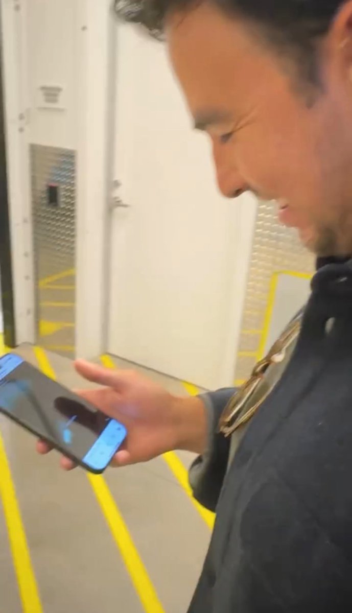 Chapis__SP11's tweet image. Primeras imágenes de Checo como piloto de Cadillac!!! #CadillacF1Team #ChecoIsBack

Checando redes sociales 👀