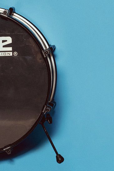 eotteoghano's tweet image. 드러머라고 드럼 같이 배치한거 눈물나게 좋은데 또 실제로 쓰는 드럼이라서 탐에 스틱자국 나있는거 보라고