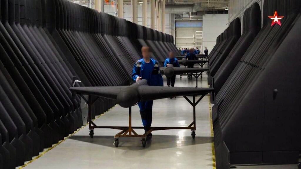 Megatron (@megatron_ron) on Twitter photo BREAKING:
🇷🇺🇻🇪 Russia may arm Venezuela with 2,000 Geran drones to counter the US - Russian Rybar
Caracas may soon receive up to 2,000 Geran-2 drones from Russia enough to transform Venezuela’s defenses and project power across the Caribbean. 
Beyond Venezuela, Cuba and BREAKING:
🇷🇺🇻🇪 Russia may arm Venezuela with 2,000 Geran drones to counter the US - Russian Rybar
Caracas may soon receive up to 2,000 Geran-2 drones from Russia enough to transform Venezuela’s defenses and project power across the Caribbean. 
Beyond Venezuela, Cuba and
