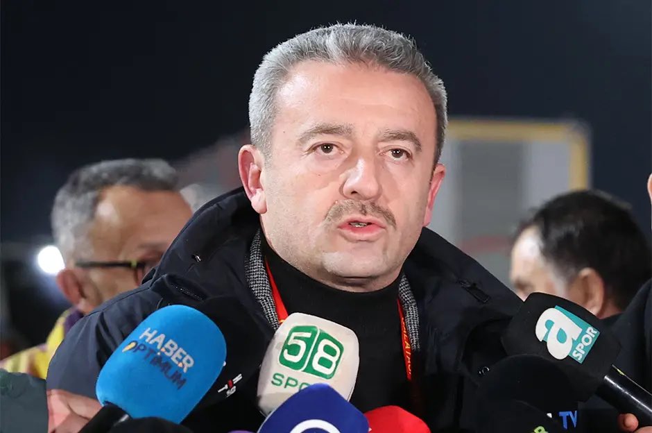 Tickrate240's tweet photo. Burhan Can Terzi: “Spartak Moskova, transfer öncesi sağlık kontrolünde çıkan şüpheli sonuçlar nedeniyle Cuesta'yı geri çevirdi.
Cuesta İstanbul’a geri döndü, Galatasaray yönetimi Cuesta ile bir görüşme gerçekleştirecek.”
#Galatasaray #Transfer #Haber #sondakika #KYSvGS #GSvRİZ https://t.co/wkGUm2kkNM