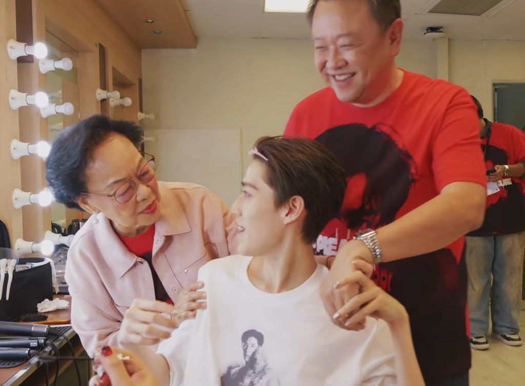 ‘น้องพีพีเป็นคนในครอบครัวอัสสรัตนกุล’ จริงๆ😭😭😭😭😭😭😭😭😭😭😭😭
 #MyPleasureConcert_BehindTheScenes