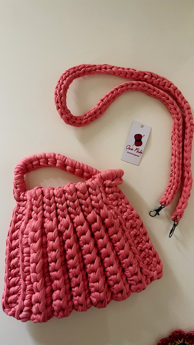 Pink #crochet bag for the Barbie💕🧶
OG Múbò midi bag 2.0
Get into the details!!!
(Dm to order or customize yours today.)