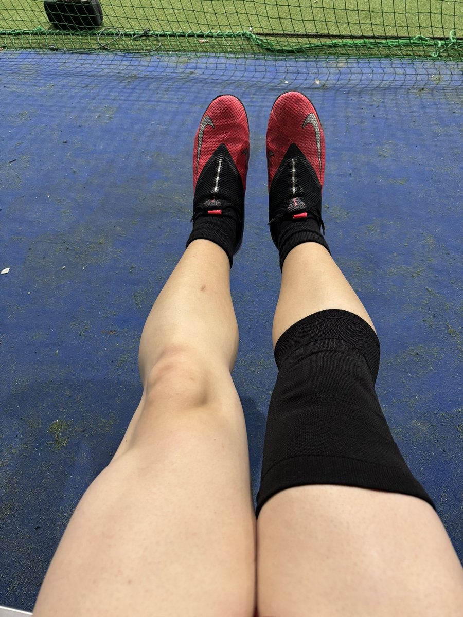 今日は個⚽️
39と360日のおぢさんの生足✨️
※サッカーソックス忘れた