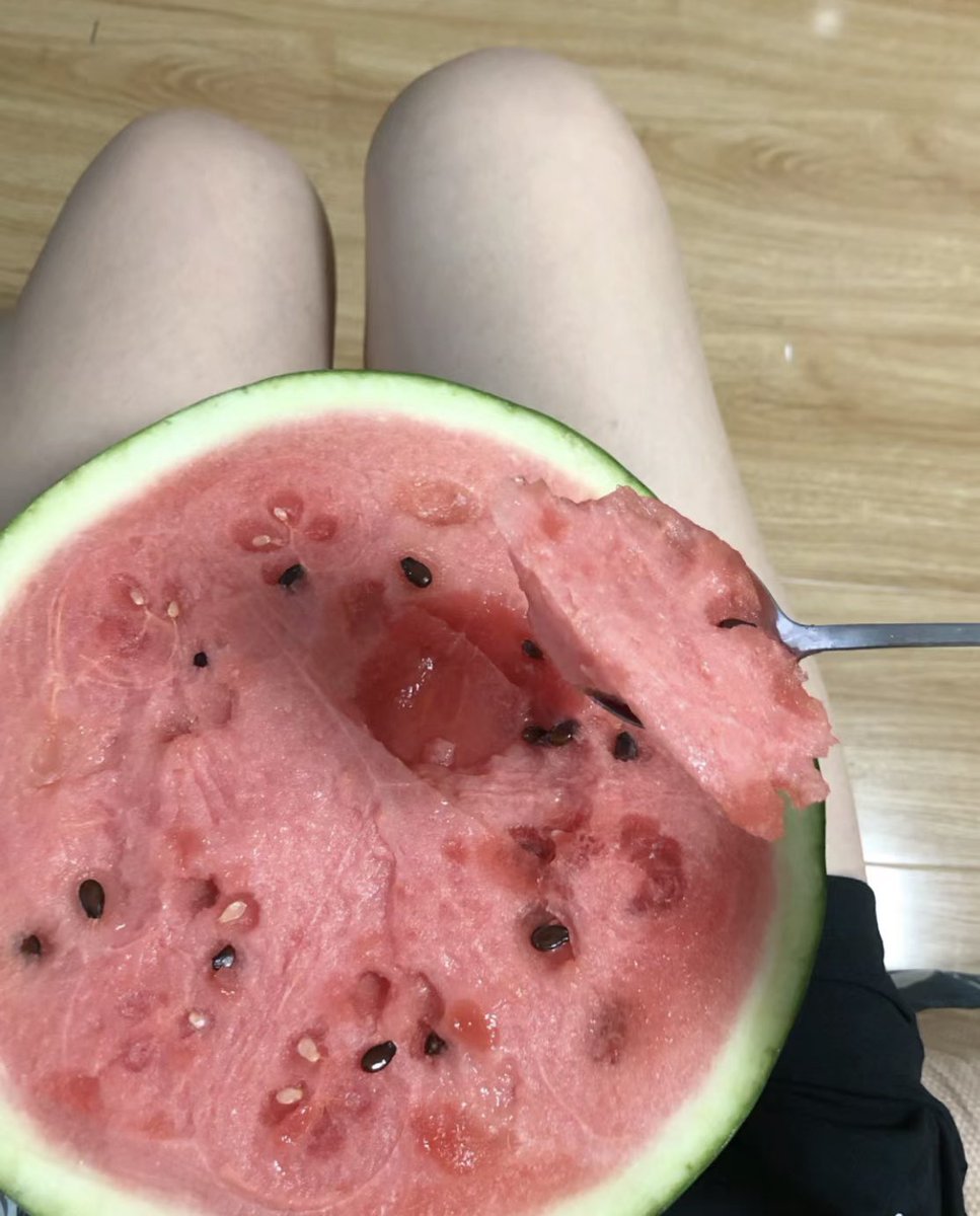 夏天怎么能少的了甜甜的西瓜呢🥰