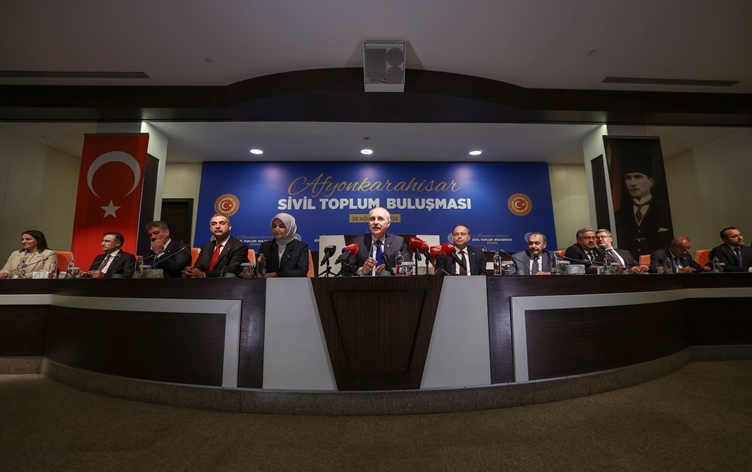 TBMM Başkanı Numan Kurtulmuş, 'Terörsüz Türkiye' sürecine ilişkin açıklamalar yaptı.

▪️Özerklik, ayrı bir bölge tartışması, farklı ana dillerin resmi dil olması şeklinde en ufak bir talep yok.

▪️Örgüt liderinin dışarıya çıkarılması, serbest bırakılmasıyla ilgili de bir talep