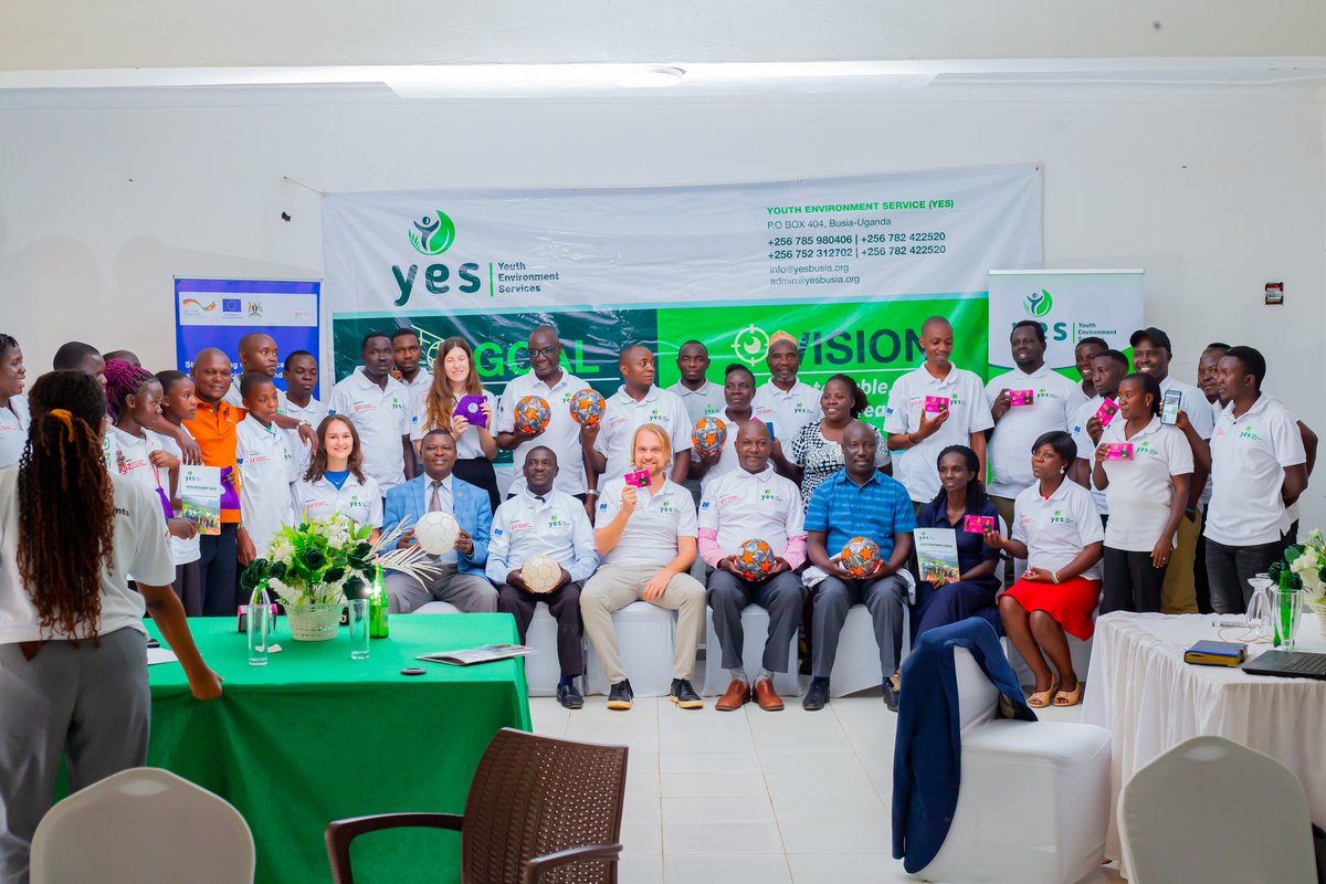 YesBusia tweet media