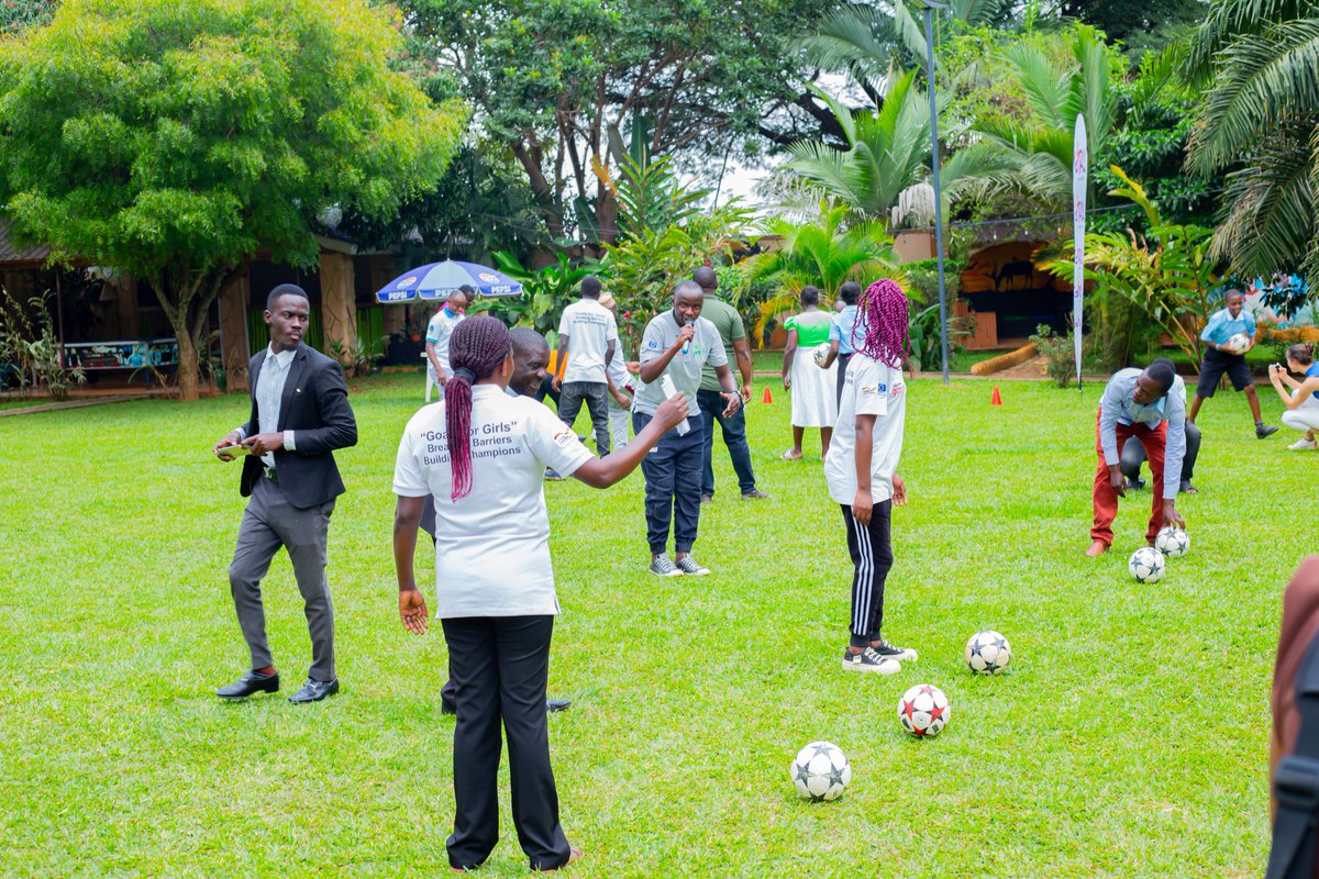 YesBusia tweet media