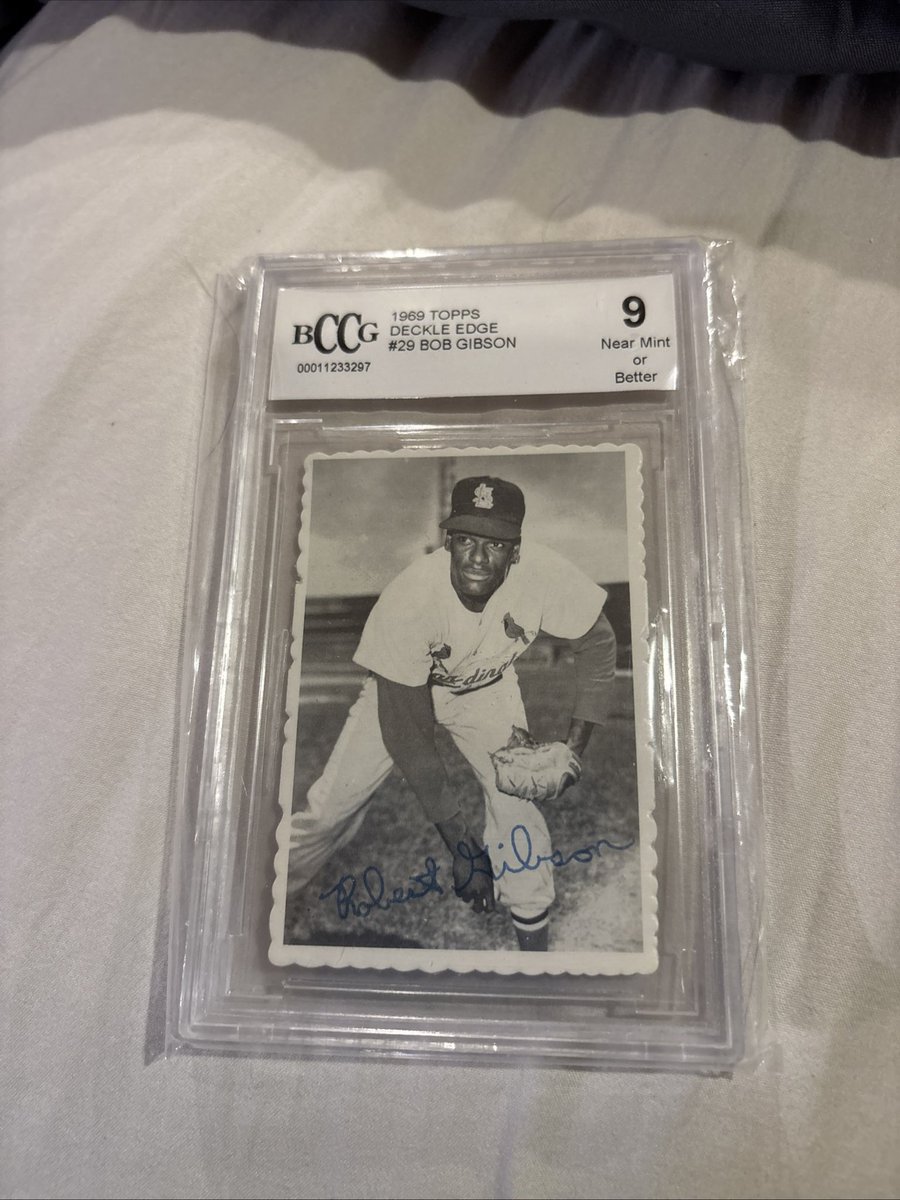 AnnetteHarvell's tweet photo. @CardPurchaser what do you think this card is worth ? https://t.co/fYhWKu8pLk