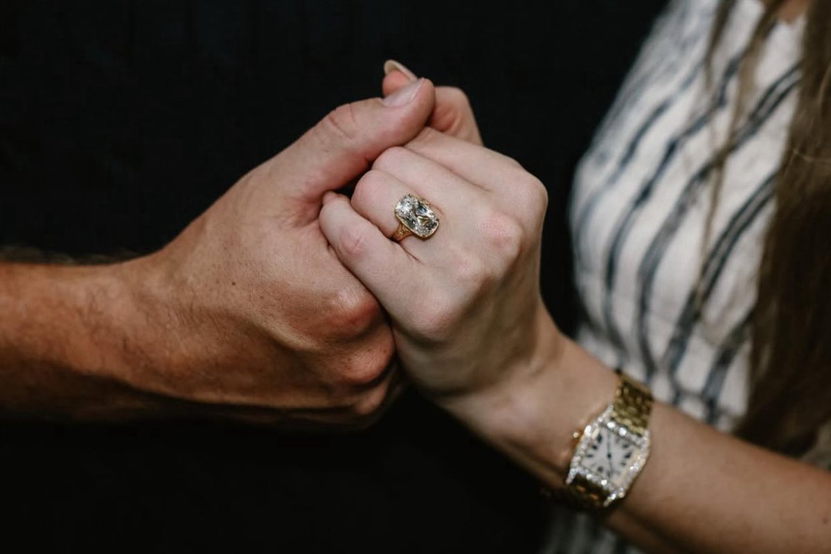 TAYLOR SWIFT AND TRAVIS KELCE ARE ENGAGED.