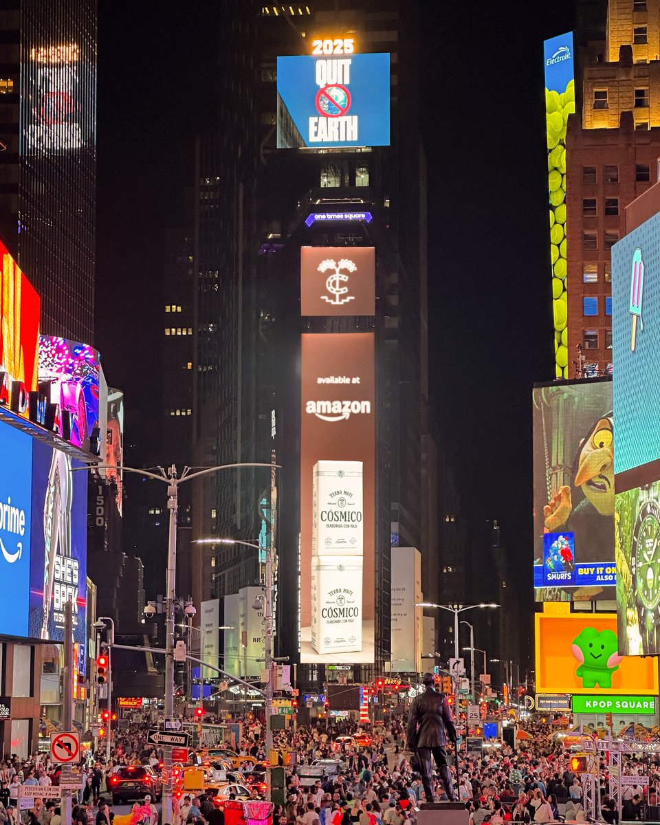 Samantha Trottier (@samtrottierr) on Twitter photo Un sueño que empezó en Argentina, hoy brilla en Times Square 🇺🇸✨🇦🇷 <a href="/YerbaCosmico/">Cósmico Yerba Mate</a> Un sueño que empezó en Argentina, hoy brilla en Times Square 🇺🇸✨🇦🇷 <a href="/YerbaCosmico/">Cósmico Yerba Mate</a>